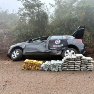 Mais de 100 kg de droga são apreendidos após perseguição em Chapecó. - Foto: PMRv/Reprodução