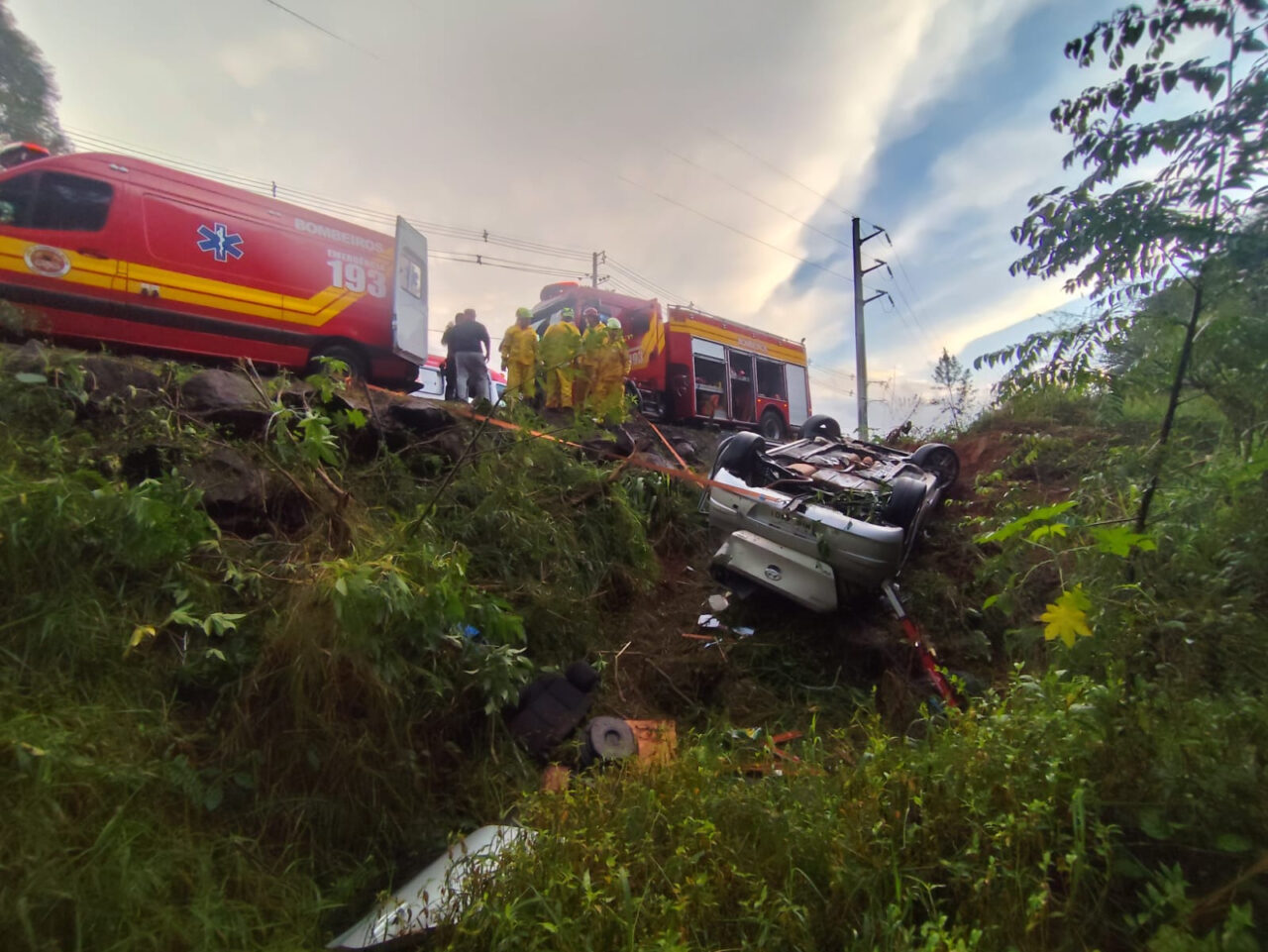 Motorista capotar carro em Chapecó