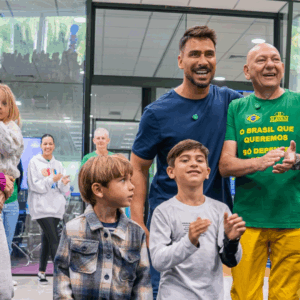 Luciano Hang recebe ator Julio Rocha e família em visita à sede da Havan | Imagem: divulgação/ Havan