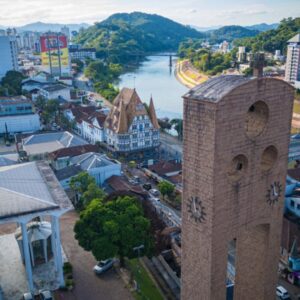 Eventos religiosos, esportivos e culturais alteram o trânsito de Blumenau durante o feriadão | Foto: Giovanni Silva.