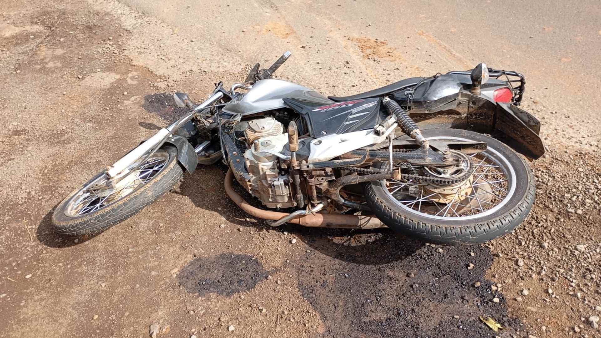 Jovem de 19 anos fica ferido após colisão entre moto e carro no Oeste de SC | Foto: CBMSC.