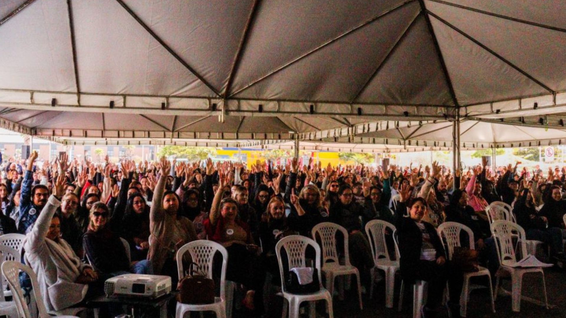 Servidores de São José encerram greve após proposta da Prefeitura | Imagem: sintram