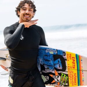 Catarinense voa na Califórnia: Yago Dora avança às quartas da WSL em Trestles | Foto: Arquivo Pessoal/ Redes Sociais/ Divulgação.