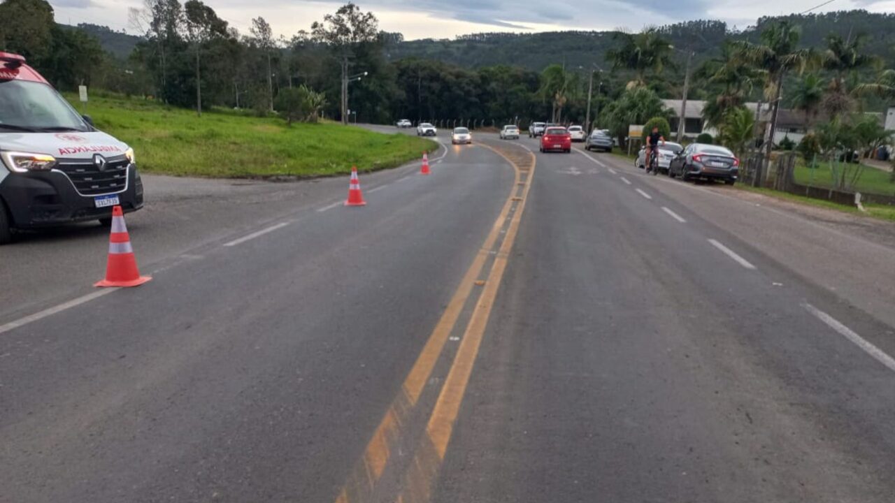 Menino de 8 anos morre atropelado e motorista foge sem prestar socorro em SC
