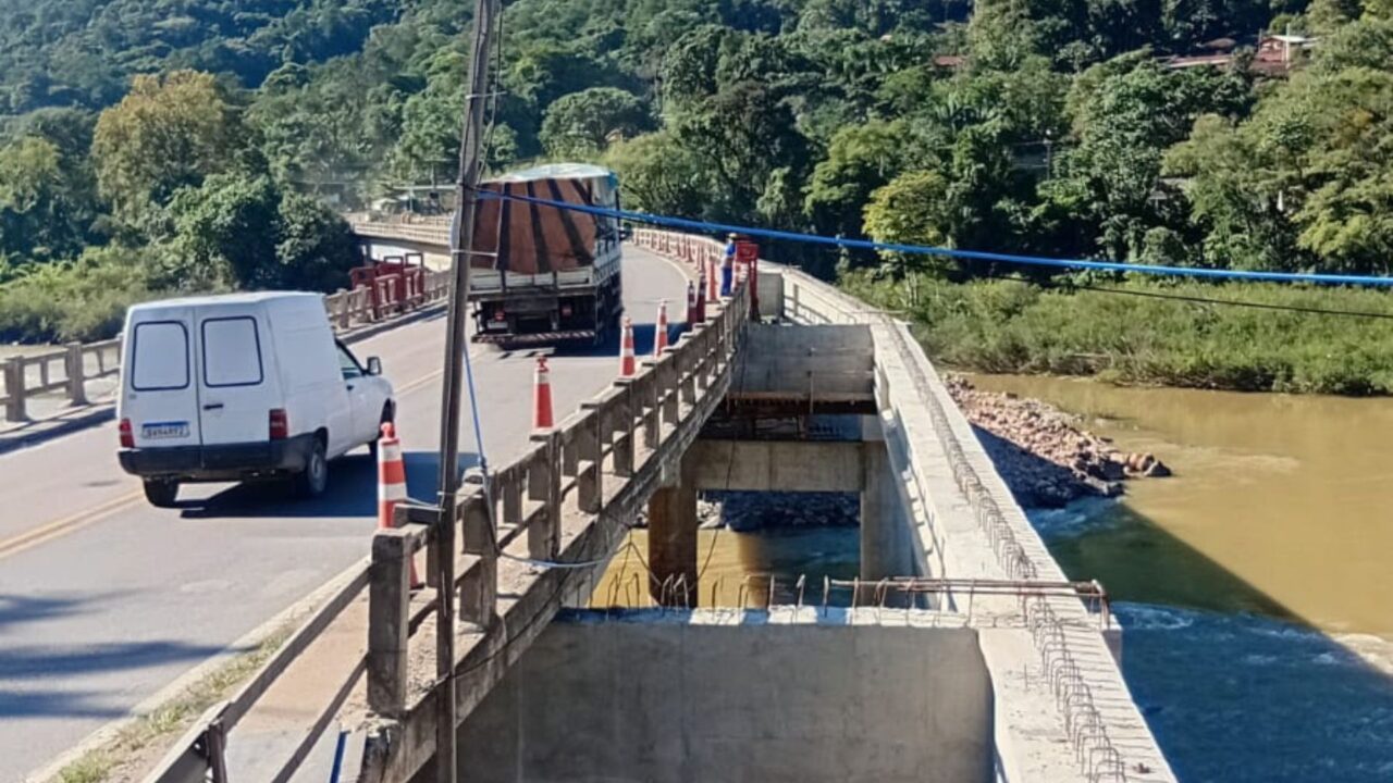 Obras na ponte entre Apiúna e Ibirama alteram tráfego na BR-470