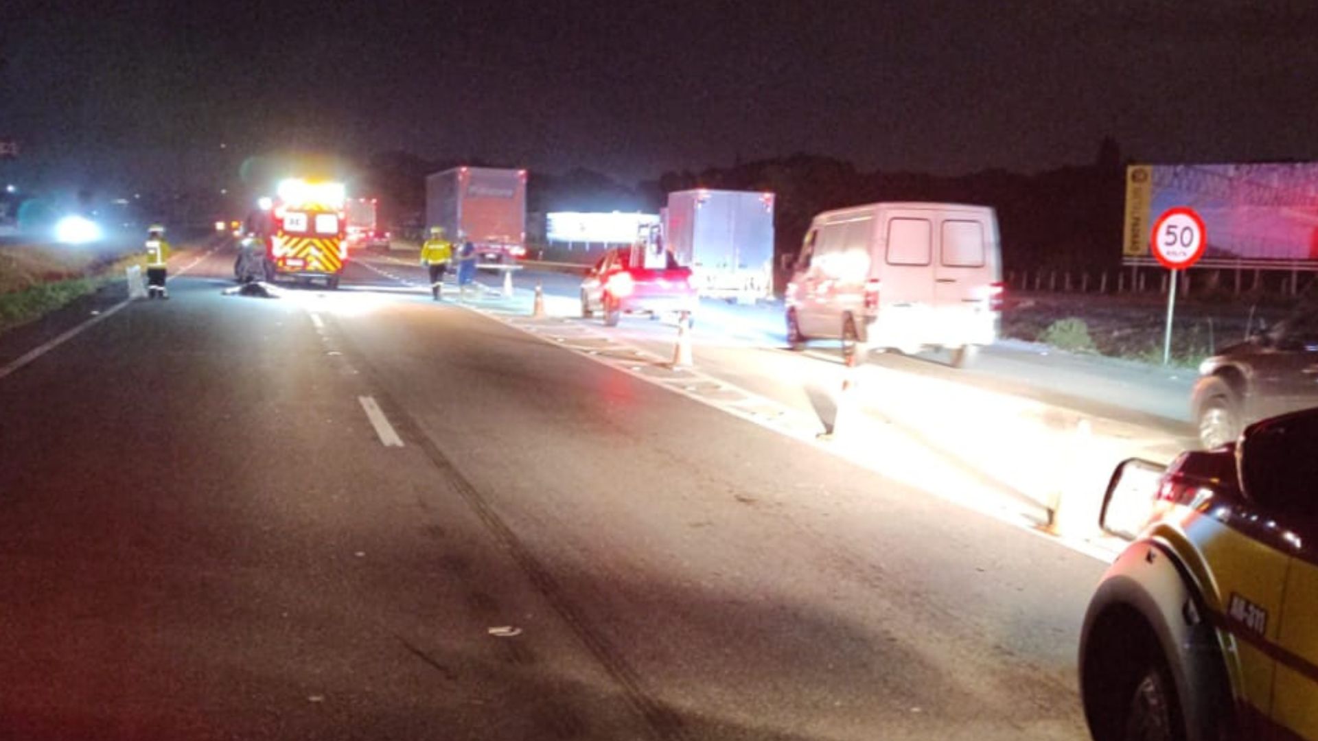 Idosa de 75 anos morre atropelada na BR-470 | Imagem: corpo de bombeiros