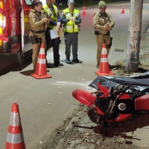 Colisão contra poste mata motociclista durante a madrugada em SC | imagem: corpo de bombeiros