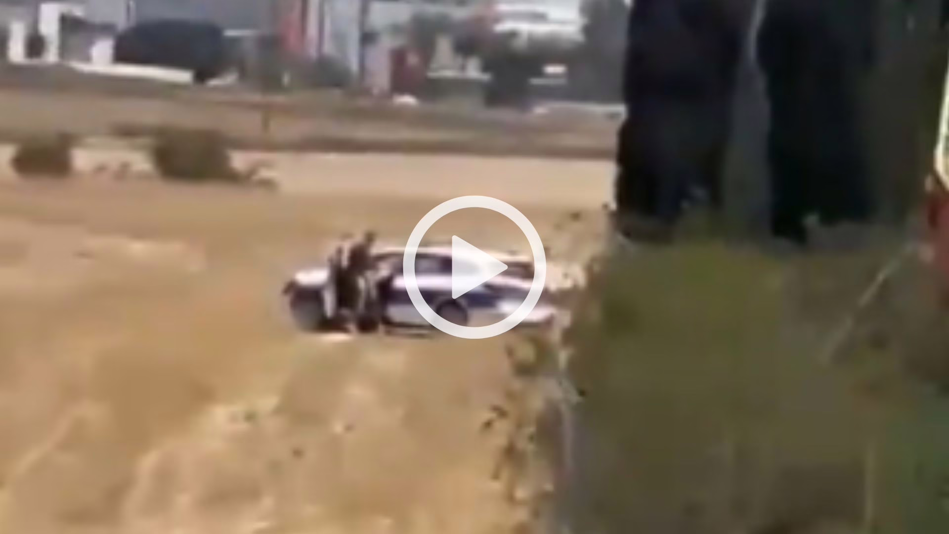 Policiais são flagrados cometendo atos obscenos em viatura; veja vídeo | Foto: AratuOn/Reprodução
