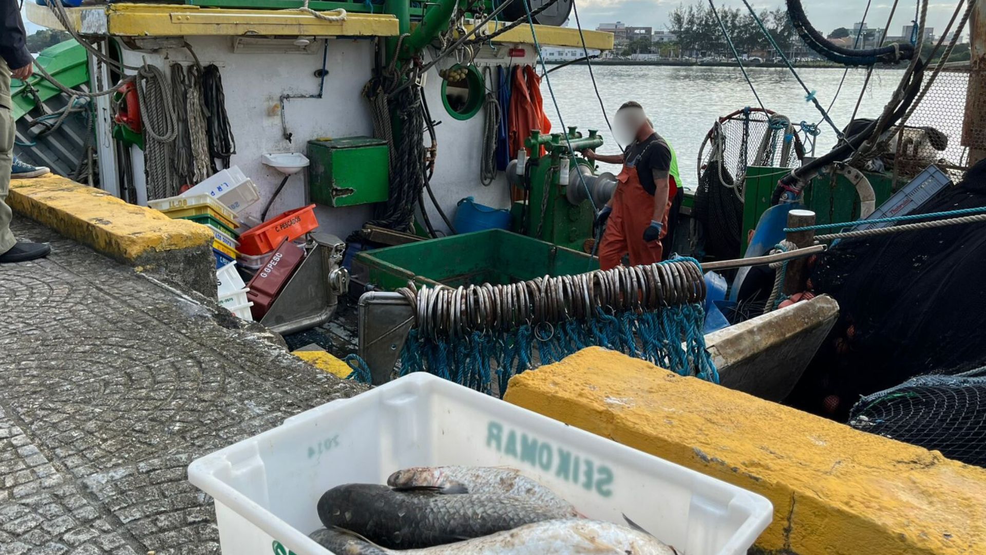 Ibama apreende barco por pesca ilegal de tainha em reserva marinha de SC | Foto: Divulgação.