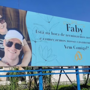Noiva responde pedido de casamento em outdoor em Pomerode de forma criativa | Foto: Jornal de Pomerode/Cedida.
