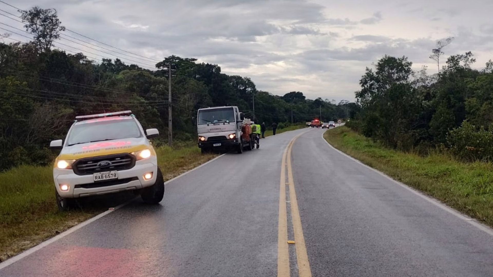 Ciclista de 22 anos morre após ser atingido por caminhão na SC-415 | Foto: PMRv.