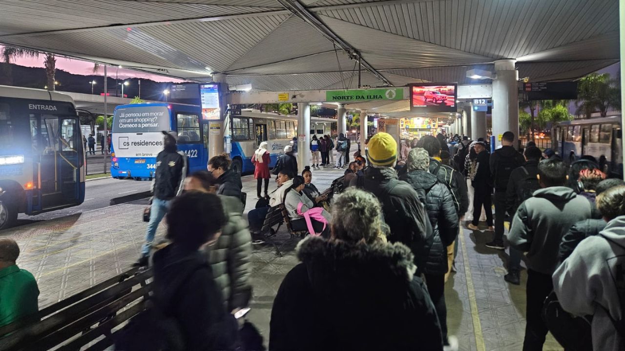 Paralisação de ônibus termina e transporte público volta a operar em Florianópolis | Foto: Rubens Felipe/SCC10