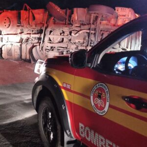 Tombamento de carreta na BR-470 interrompe parcialmente o trânsito em Curitibanos | Foto: 2 BBM