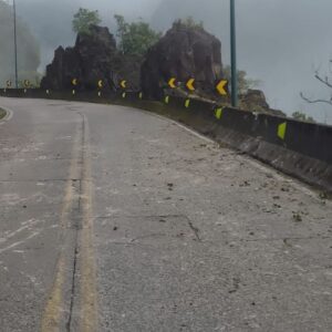 Tráfego normalizado na Serra do Rio do Rastro após pequena queda de barreira | Foto: PMRv Serra
