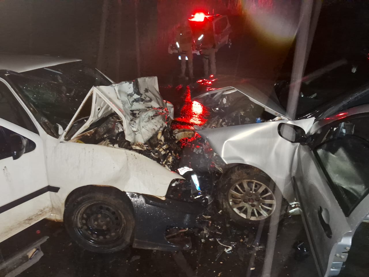 Colisão frontal entre dois carros deixa cinco feridos no Oeste de SC | CBMSC