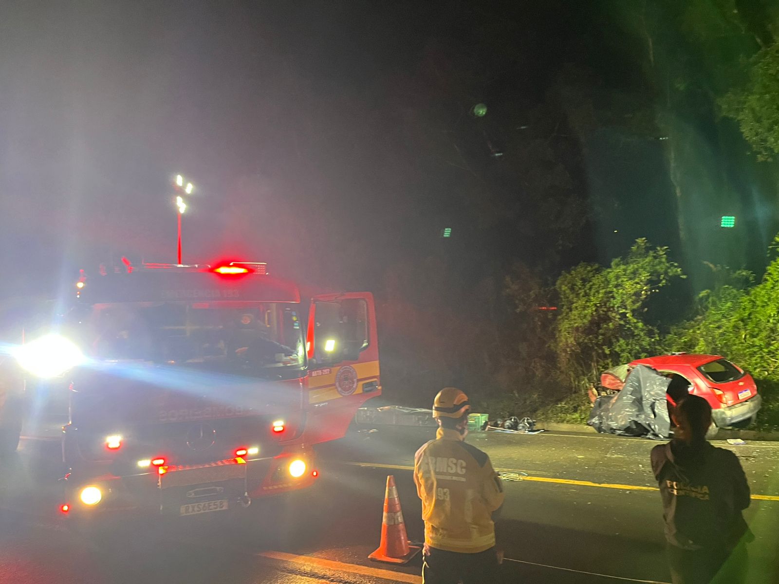 Colisão frontal deixa um morto e dois feridos em SC | CBMSC