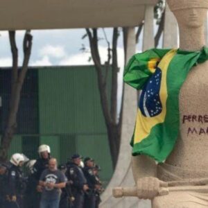 STF mantém pena de mulher que escreveu 'perdeu, mané' em estátua. - Foto: SBT News/Reprodução