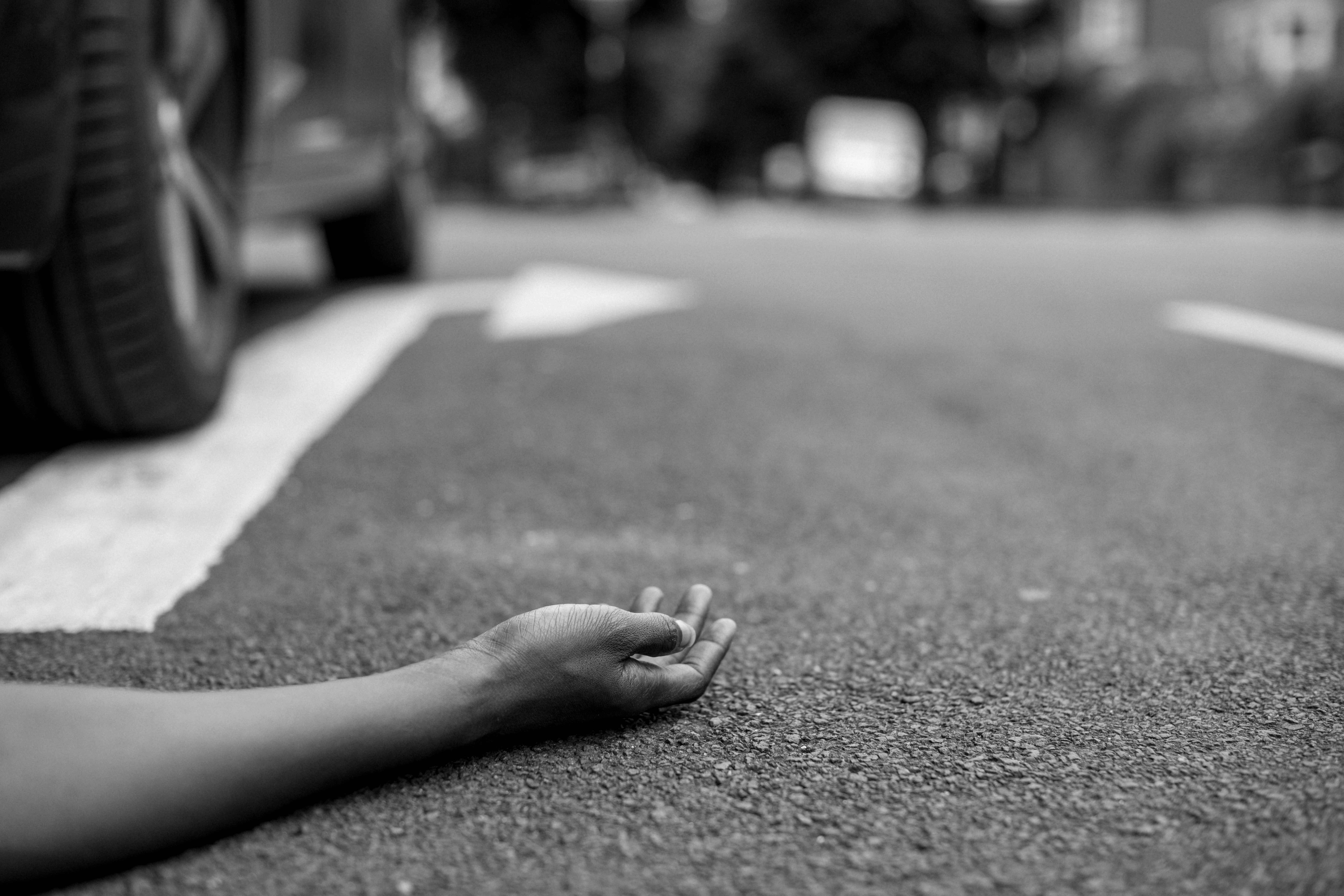 Adolescente morre atropelada após cair de bicicleta elétrica em SC | Foto: Imagem Ilustrativa/Canva.