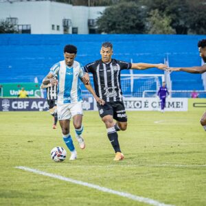 Figueirense perde de virada para o Londrina. - Foto: Rafael Martins/ Londrina Esporte Clube