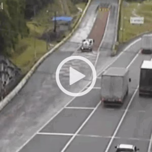 Caminhão com pane nos freios utiliza área de escape na BR-376; veja vídeo |  Cedido Arteris