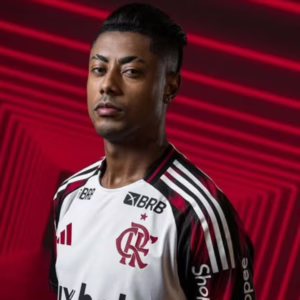 Acusado de forçar cartão amarelo, jogador do Flamengo vira réu por fraude em apostas. - Foto: Redes sociais/Reprodução