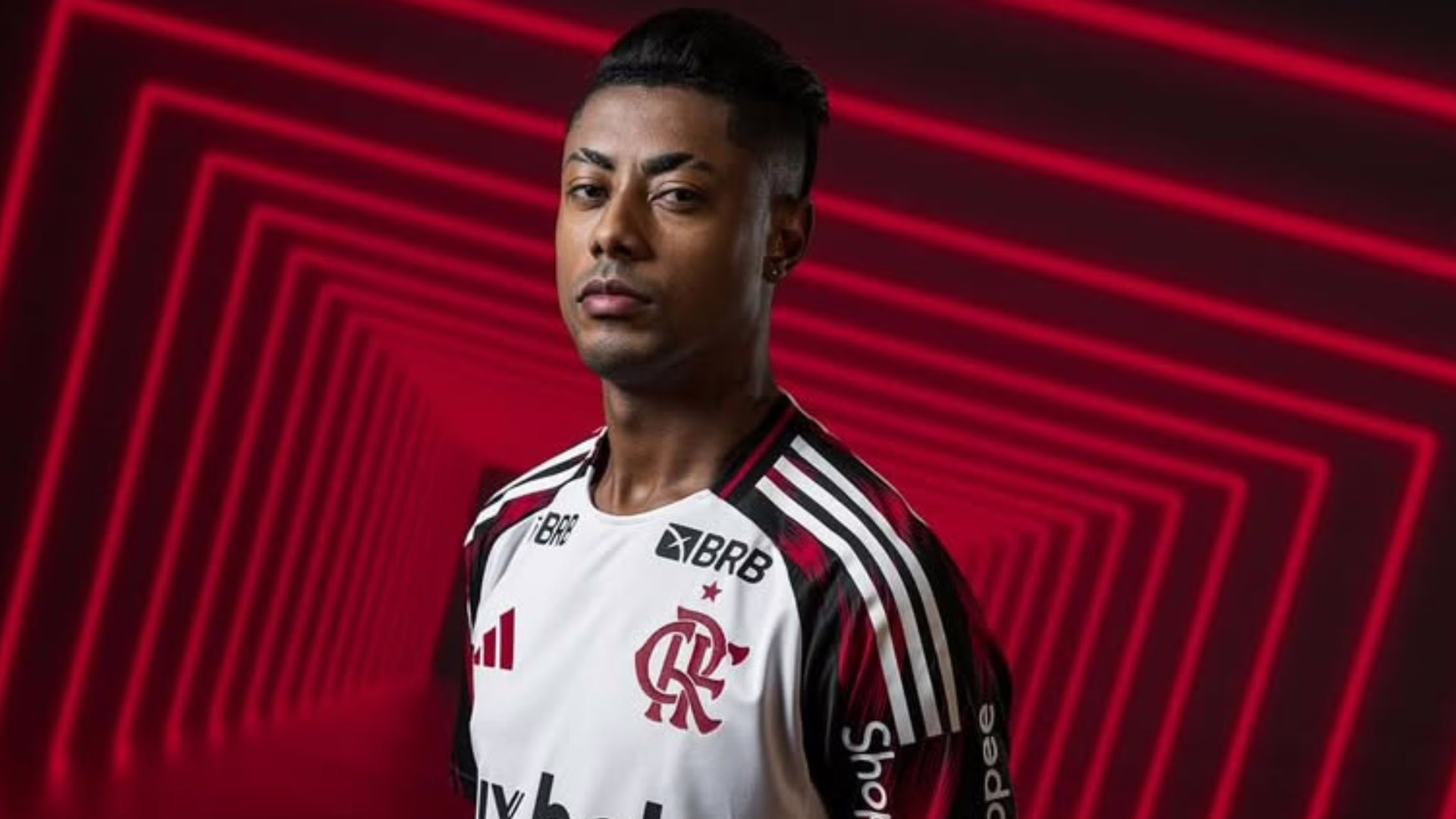 Acusado de forçar cartão amarelo, jogador do Flamengo vira réu por fraude em apostas. – Foto: Redes sociais/Reprodução