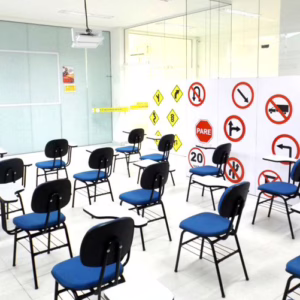 Governo quer eliminar exigência de aulas em autoescolas para tirar CNH. - Foto: Aprova Detran/Reprodução