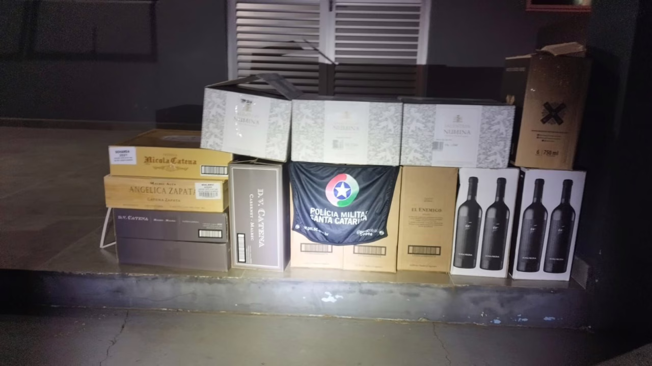 Carga de vinho argentino é apreendida na SC-161
