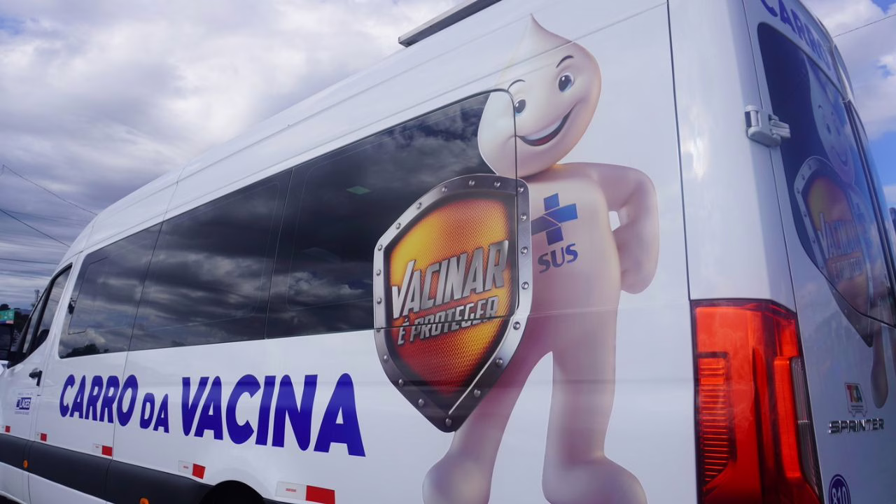 Carro da Vacina leva imunização aos Bairros Promorar e Universitário em Lages | Foto: Iago Matias