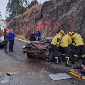 Colisão entre carro e caminhonete deixa feridos no Oeste de SC | Imagem: Atual FM/Reprodução