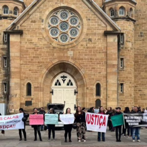 Manifestação na Catedral de Lages | Foto: Juliana Puhale/Rádio Clube de Lages