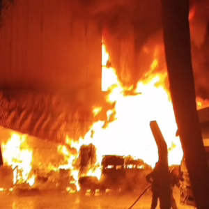 Fogo atinge galpão de sementes em Abelardo Luz | Imagem: Corpo de Bombeiros/Reprodução