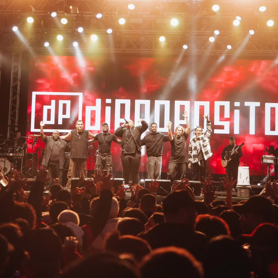 No Spotify, com mais de 2,7 milhões de ouvintes mensais, se consagram como um dos maiores grupos de pagode da atualidade. - Foto: Redes sociais/Reprodução