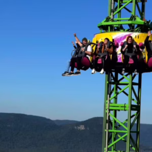 Um acidente em um brinquedo no parque de diversões, em Canela, no Rio Grande do Sul, deixou um adolescente de 13 anos ferido. | Foto: reprodução/divulgação Alpen Park