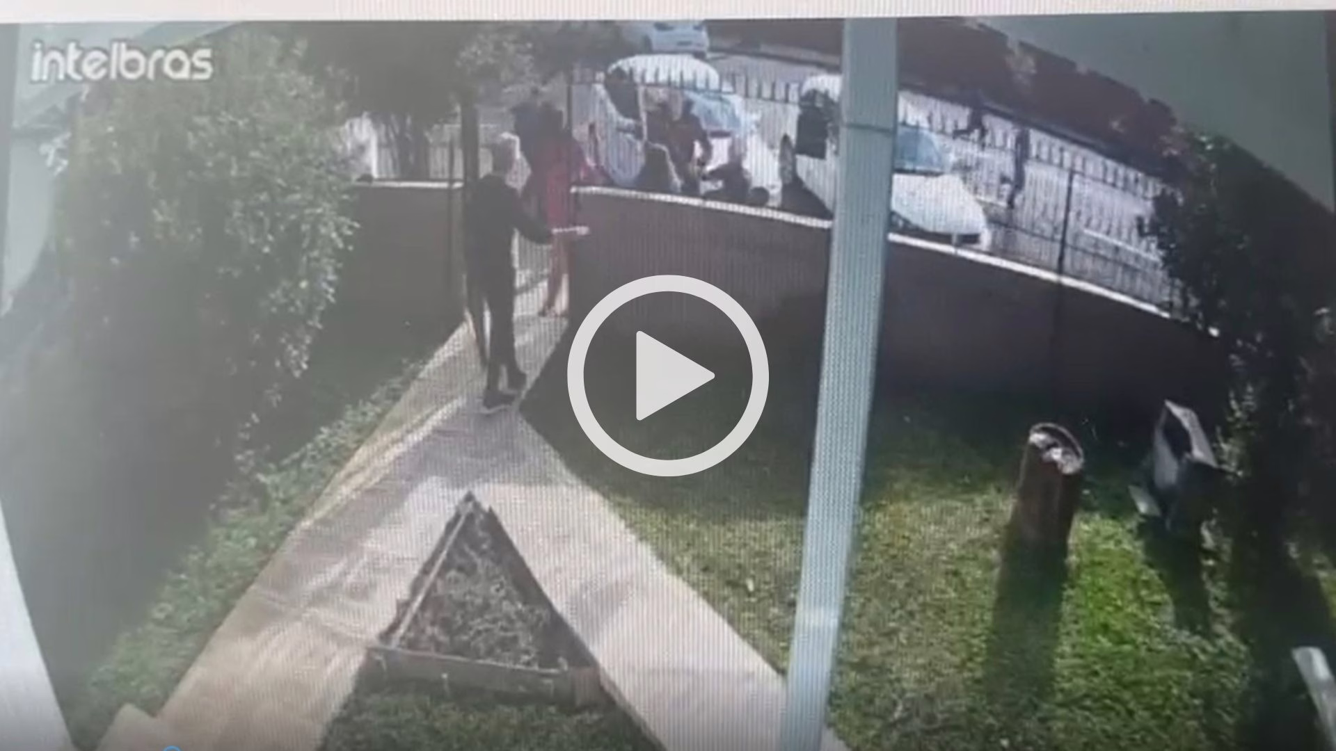 Vídeo mostra crianças correndo no momento do ataque à escola no RS. | Foto: Rádio Uirapuru/Reprodução