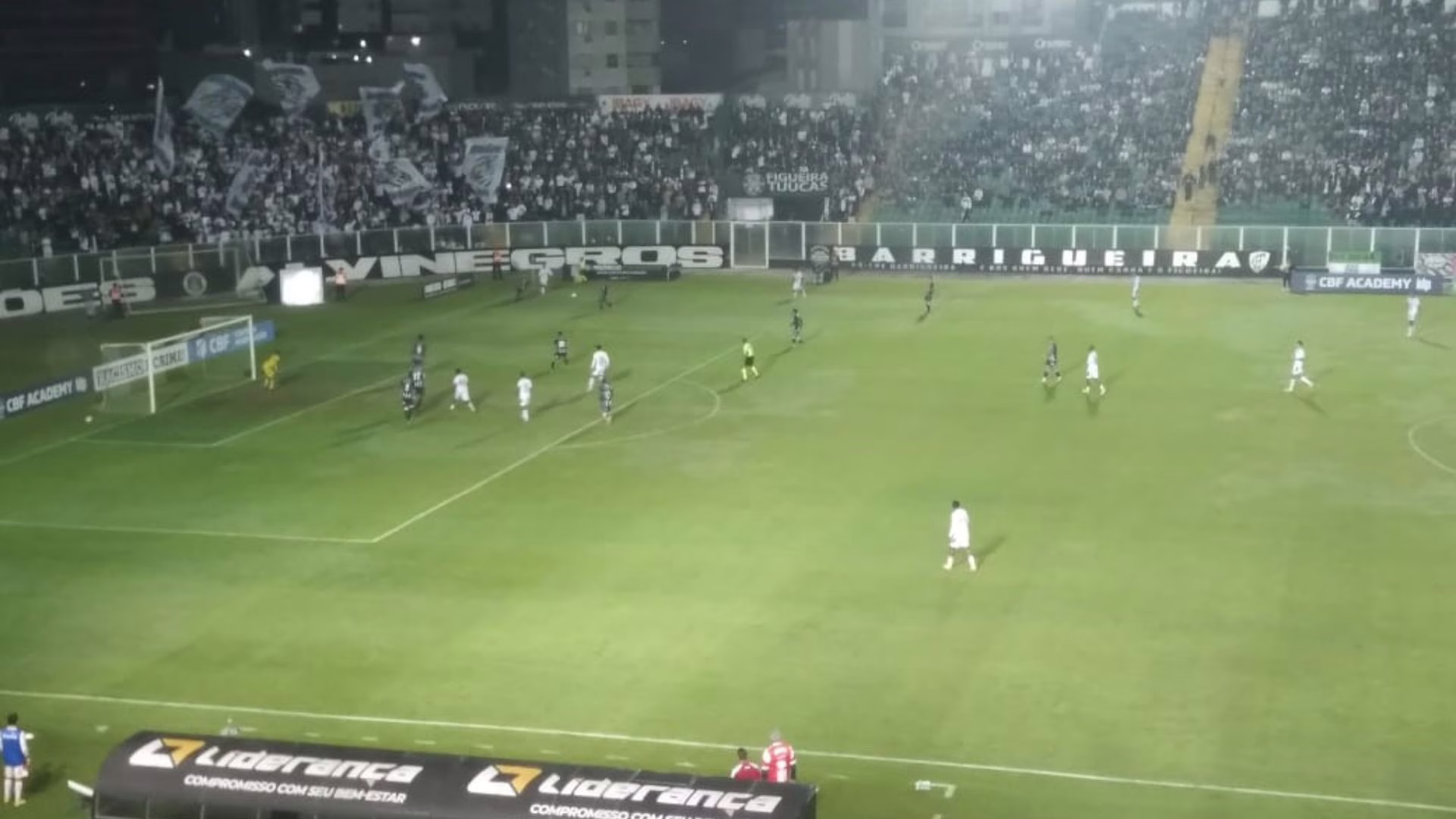 Cria, mas não marca: Figueirense desperdiça chances e só empata com o Náutico. | Foto: Gatti/ SCC-SBT 