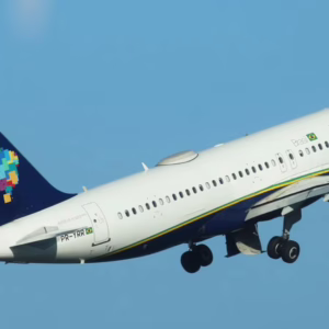 Avião sofre despressurização e faz pouso de emergência. | Foto: reprodução/ Azul. 