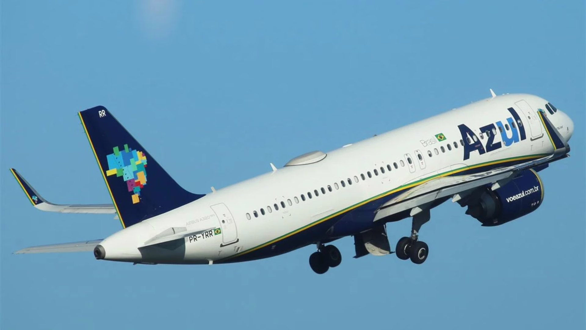Avião sofre despressurização e faz pouso de emergência. | Foto: reprodução/ Azul. 