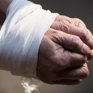 Idosa de 64 anos escapa de sequestradores após ser agredida com facão em SC -Imagem: ilustrativa