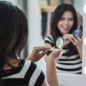 Textura, cobertura, acabamento e praticidade: saiba qual pó facial combina mais com você. | Foto: Reprodução