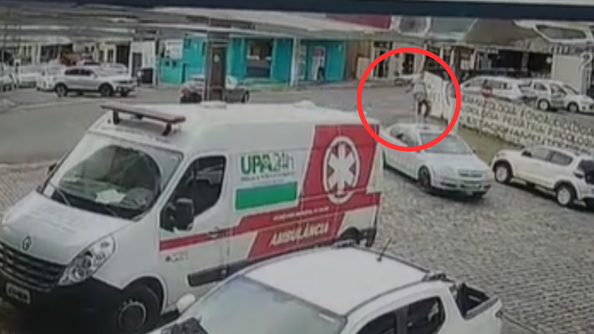VÍDEO: homem ‘gira no ar’ após ser atropelado em rua na Serra de SC – Imagem: reprodução
