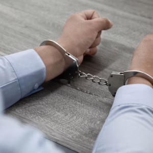 Homem é condenado por matar companheira e sogra com golpes de barra de ferro em SC - Imagem: ilustrativa
