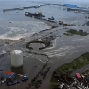 Veja imagens do tsunami causado por terremoto de 8,8 na Rússia - Imagem: AFP
