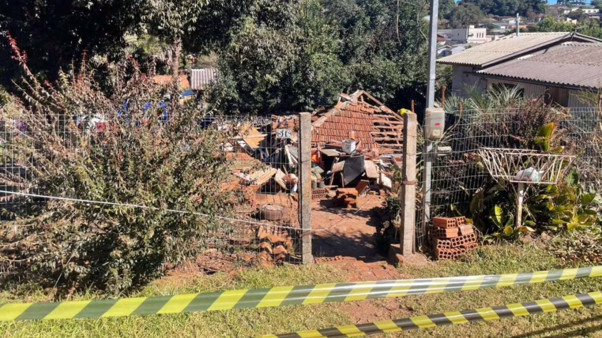URGENTE: casa desaba e homem morre soterrado no RS | Foto: Rádio Tapejara/Reprodução