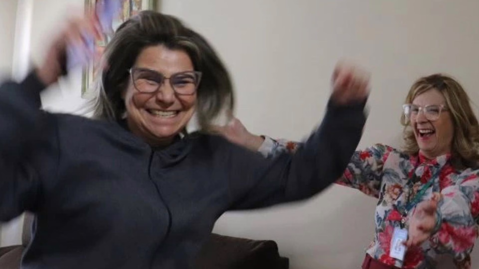 Após 15 dias recusando ligações, mulher descobre que ganhou prêmio de R$ 100 mil – Imagem: reprodução/ SBT News