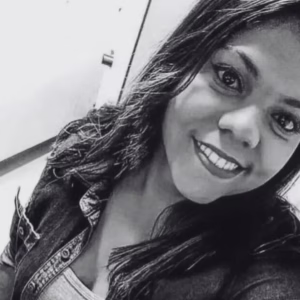 Ciclista morre após ser atropelada por juiz que dirigia bêbado com mulher nua no colo - Imagem: AratuOn/ reprodução