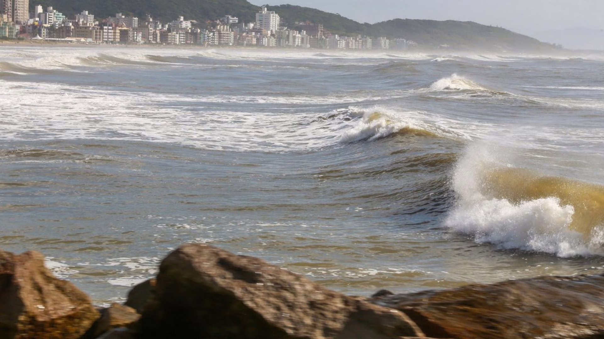 Mar agitado e ventos fortes: saiba até quando Santa Catarina deve ficar em alerta – Imagem:  Julio Cavalheiro / Arquivo / SECOM