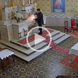 Homem explode bomba dentro de igreja em SC; veja vídeo | Foto: Redes sociais/Reprodução