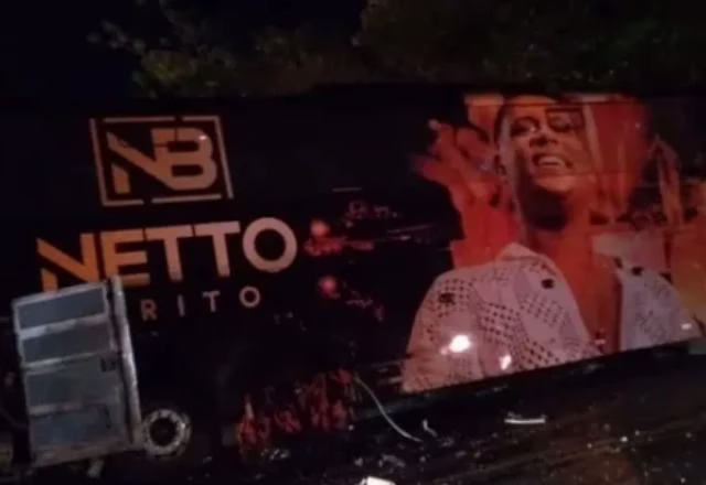 Quatro pessoas morrem em acidente envolvendo ônibus do cantor Netto Brito | Foto: Reprodução/SBT News