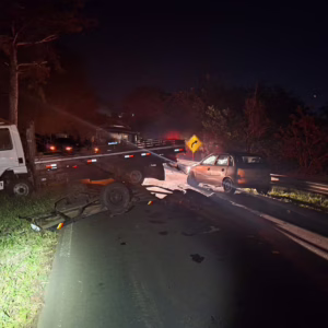 Ultrapassagem forçada causa engavetamento com cinco veículos na SC-283 | Imagem: PMRv/Reprodução